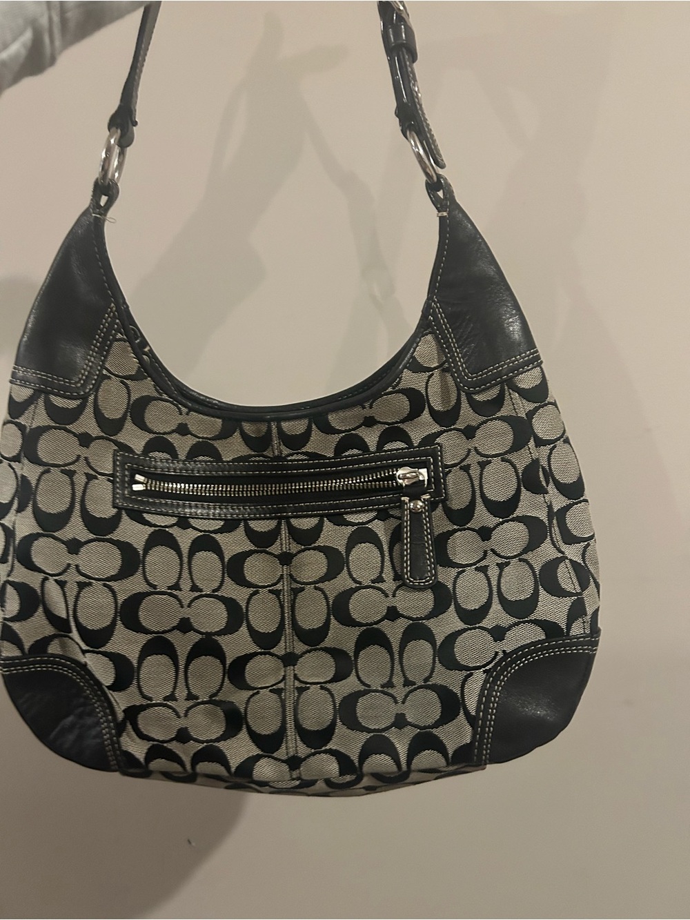 VINTAGE Coach Black and Cream Signature Hobo with Turn-Lock Front - Picture 2 of 3